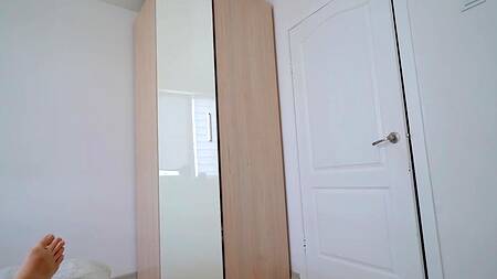 Медсестра с большими сиськами прыгает на хую пациента и подставляет киску раком