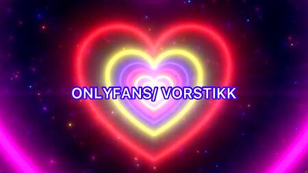 Молодая сучка решила пососать большой хуй в подъезде и получить камшот на лицо