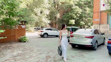 Пригрел на крепком члене грудастую брюнетку с классной жопой во время командировки