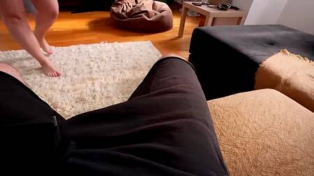 Брат заценил тугую киску сводной сестры с аппетитной большой жопой