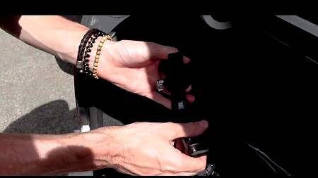 Слишком большой член для тугой киски миниатюрной азиатки, которая очень хочет секса