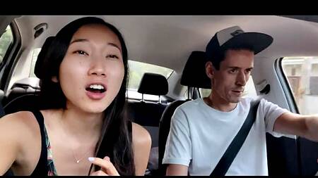 Слишком большой член для тугой киски миниатюрной азиатки, которая очень хочет секса