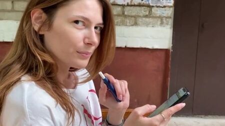 Худенькую украинку за деньги выебал в подъезде пикапер, хотя хотел увидеть ее жопу