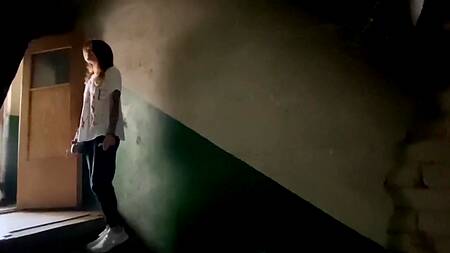 Худенькую украинку за деньги выебал в подъезде пикапер, хотя хотел увидеть ее жопу