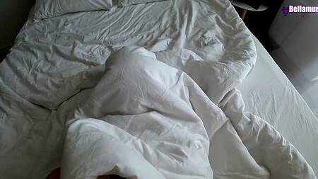 Грудастая развратница приманила ебаря аппетитной большой жопой и сексуальными трусиками