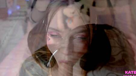 Залил спермой гладкую и только выебанную киску жопастой анимешницы