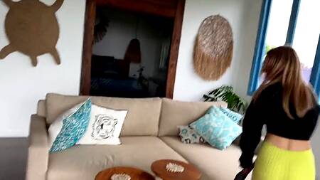 Решил выебать новенькую молодую телку своего отца, ведь она так хотела спермы в рот