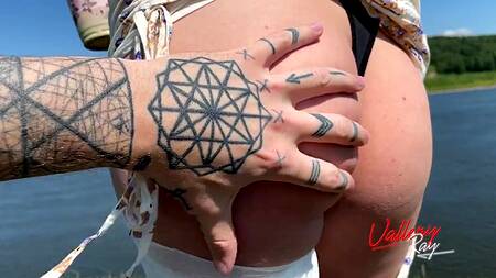 Поездка за город только чтобы выебать грудастую подружку на свежем воздухе и обкончать большие сиськи