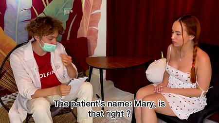 Гинеколог выебал рыжую девушку во время тщательного осмотра ее гладкой пизды