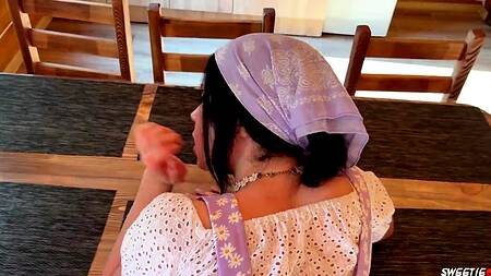 Деревенская шлюшка мечтает о грубом сексе и глубоком минете с городским парнем