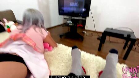 Выебал увлеченную игрой геймершу в пилотку и заполнил ее дырку спермой