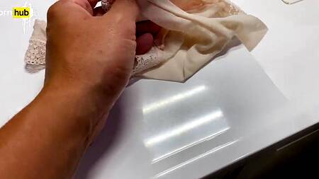 Соблазнил мамку с большими сиськами своим членом пока тер ей спинку в душе