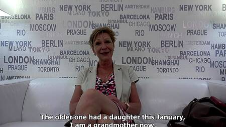 Одинокая старуха мечтает о большом и толстом члене для ее оголодавшей пизды