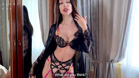 Шлюховатая цыпочка решила жарко потрахаться перед свадьбой с другом жениха