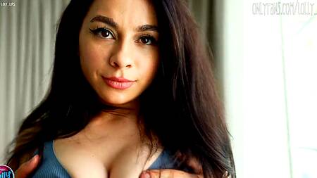 Грудастая брюнетка плохо готовит, но очень хорошо сосет и ебется