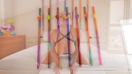 Как последнюю шлюху затрахали Киссу Синс во все дырки двумя большими болтами