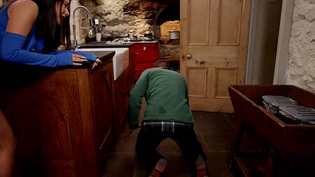 Мощный камшот на лицо после того как выебал грудастую невесту лучшего друга