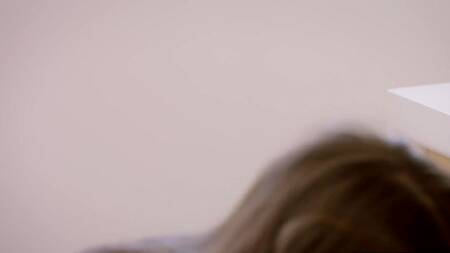 Зрелый ебарь трахнул в каждую тугую дырку двух молоденьких хулиганок