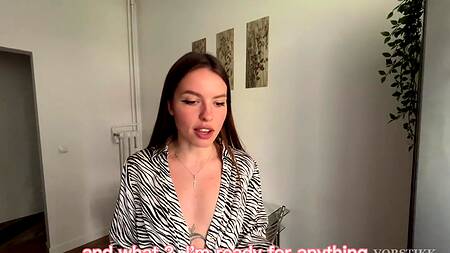 Красотка ебется с курьером и глотает сперму только бы ее бывший не получил заказ