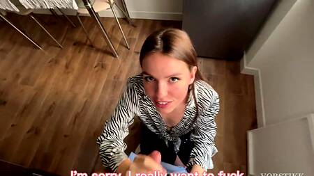 Красотка ебется с курьером и глотает сперму только бы ее бывший не получил заказ