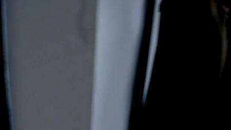 Выебал молоденькую риелторшу в чулках, испытывая на пригодность кровать в новой квартире