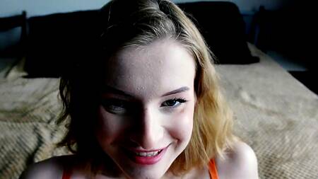 Выебал молоденькую риелторшу в чулках, испытывая на пригодность кровать в новой квартире