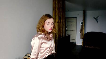 Выебал молоденькую риелторшу в чулках, испытывая на пригодность кровать в новой квартире