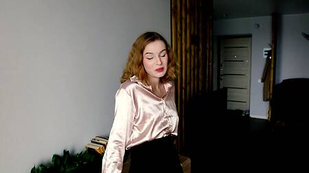 Выебал молоденькую риелторшу в чулках, испытывая на пригодность кровать в новой квартире