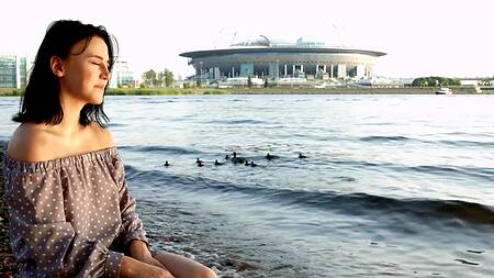 Нежно натянул на хуй каждую узкую дырочку брюнетки и устроил камшот в рот