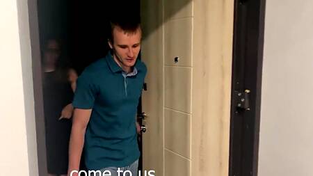 Толстушка с огромными сиськами согласна на МЖМ секс с едва знакомыми парнями