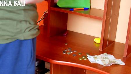 Красотка сестра помогла застенчивому брату лишиться девственности в ее сладкой киске