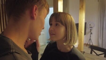 У сучки текут трубы и возбужденная киска, потому ее ебет сантехник