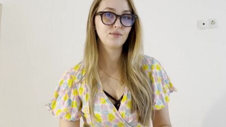 Пришлось оттрахать русскую маму с большой жопой раком из-за ее сочного минета