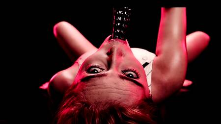 Реальный хентай с Jia Lissa, которую выебал монстр своими щупальцами