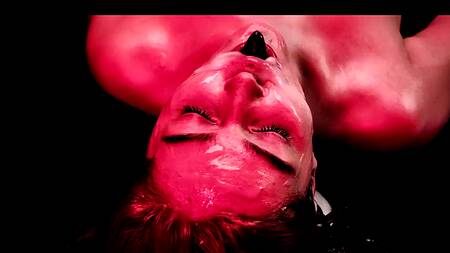 Реальный хентай с Jia Lissa, которую выебал монстр своими щупальцами