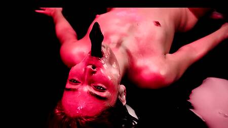 Реальный хентай с Jia Lissa, которую выебал монстр своими щупальцами