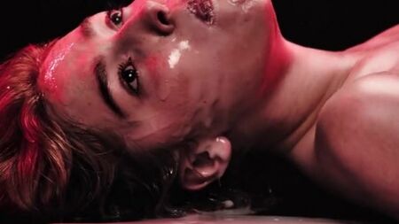 Реальный хентай с Jia Lissa, которую выебал монстр своими щупальцами