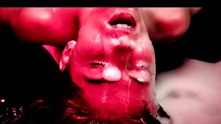 Реальный хентай с Jia Lissa, которую выебал монстр своими щупальцами