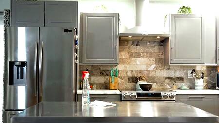 Молодой качок угодил зрелой мамке и ее упругой жопе, натянув ее раком