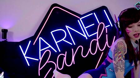 Миниатюрная косплеерша предлагает поиграть в анальный Overwatch с ее тугой попкой