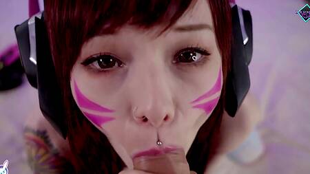 Миниатюрная косплеерша предлагает поиграть в анальный Overwatch с ее тугой попкой