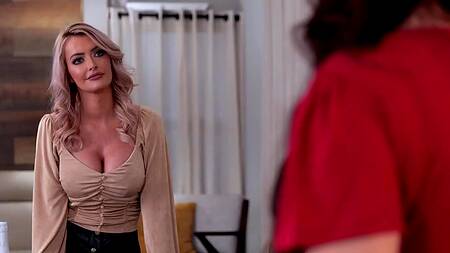 Горячие мамки с большими сиськами получили на десерт мощный черный хуй