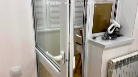 Русская мамка с большими сиськами благодарит сына киской, а он кончает ей в рот