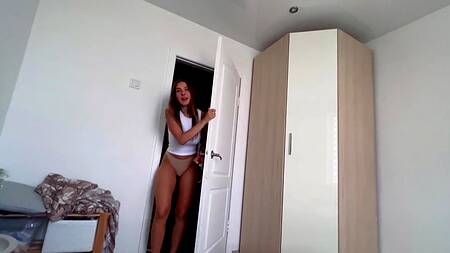 Загорелая грудастая соседка зашла за солью, но осталась потрахаться и оценить вкус спермы