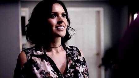 Красавчик тайком трахает сексуальную падчерицу пока все не дошло до ЖМЖ