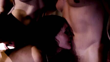 Красавчик тайком трахает сексуальную падчерицу пока все не дошло до ЖМЖ