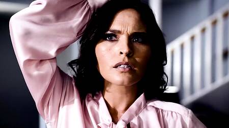 Красавчик тайком трахает сексуальную падчерицу пока все не дошло до ЖМЖ