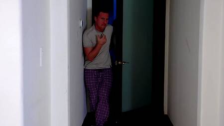 Сынок натягивает грудастую мачеху, а папаша балдеет в узкой киске падчерицы