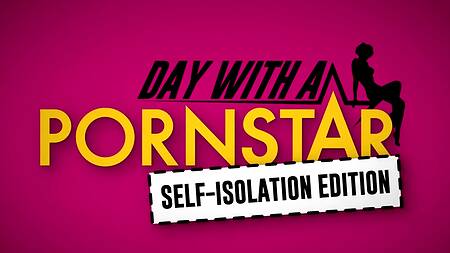 Геймерша с большими сиськами обслуживает крепкий хуй не отрываясь от игры