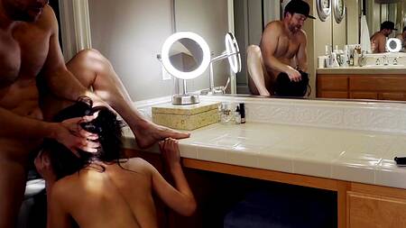 Миниатюрная красотка сменила игрушки на большой член и очень жесткий секс в ее тугую киску